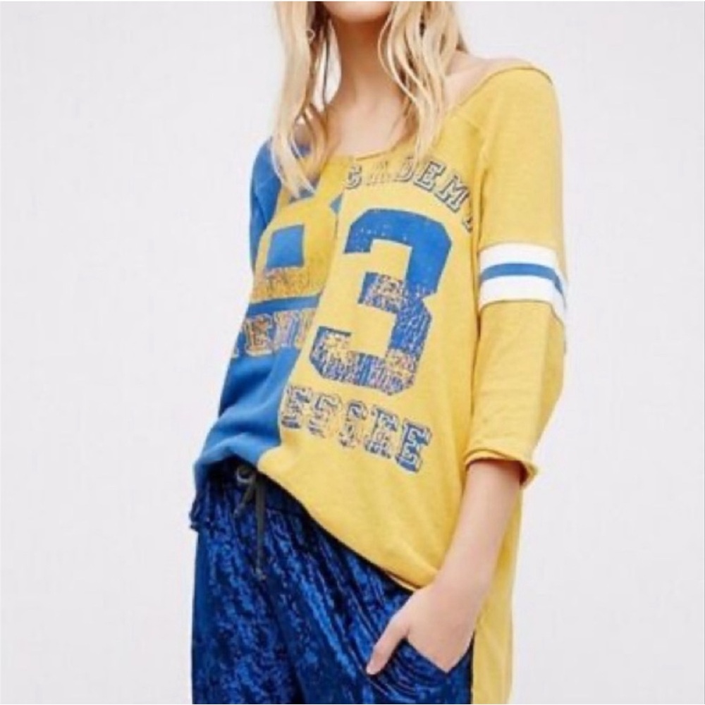 We The Free  oversized sports graphic tee woman’s size small 💙💛